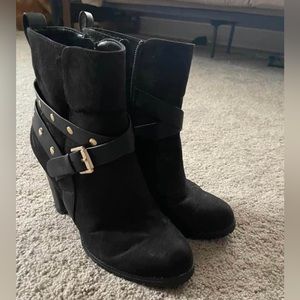 Black boots with gold